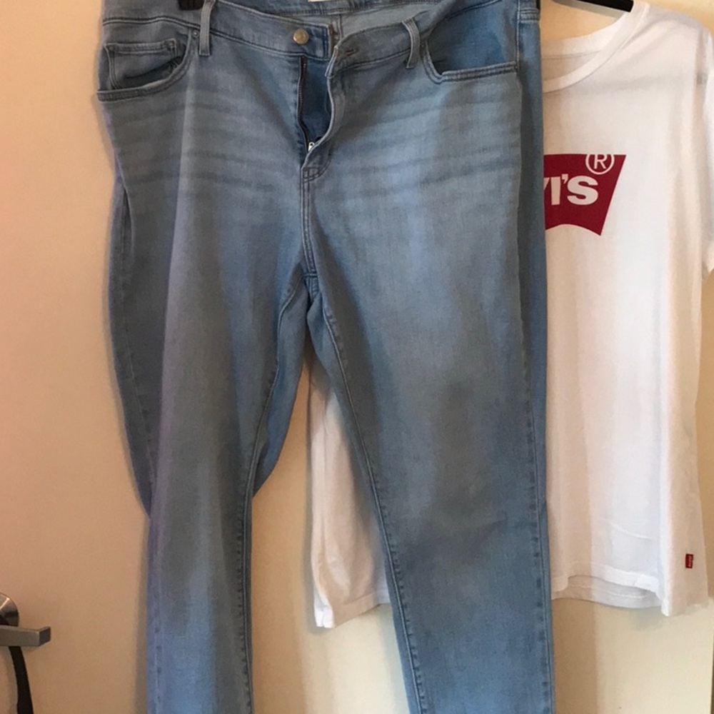 Women’s Levi’s 711 Skinny Jeans with Matching T Shirt
